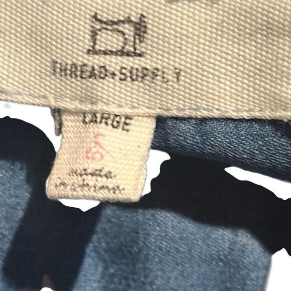 Thread & Supply Blue Star Print Button-up Chambray Frayed Hem Shirt Ladies Large - Picture 2 of 11